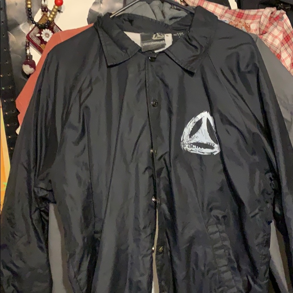 ACTVIE windbreaker